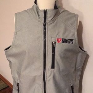 NWT Berne Softshell Light Grey Vest with Tractor Supply Logo | Women's L